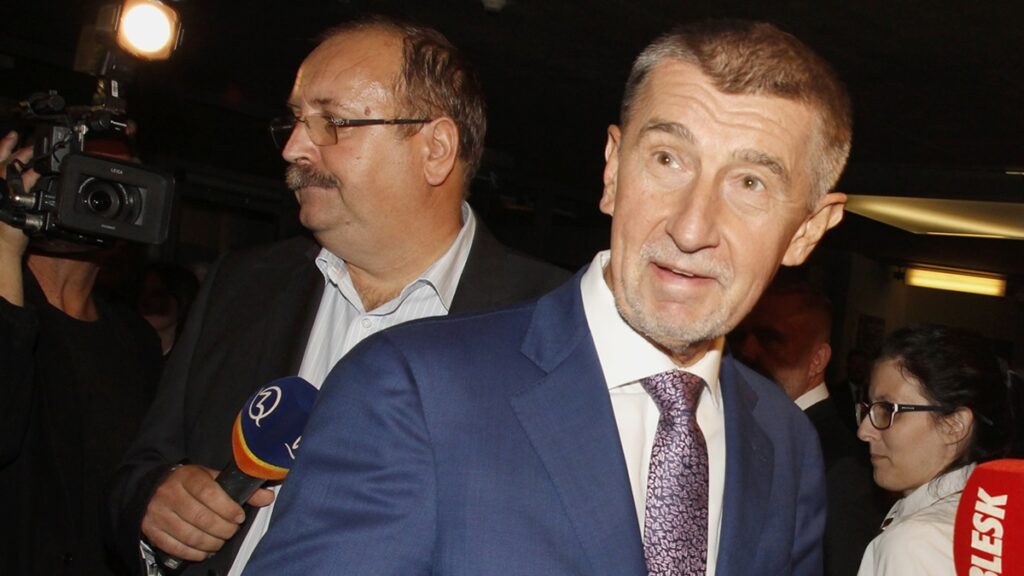 Andrej Babiš v hlavní roli satirické koláže. Sekundují mu u toho i Orbán s Ficem