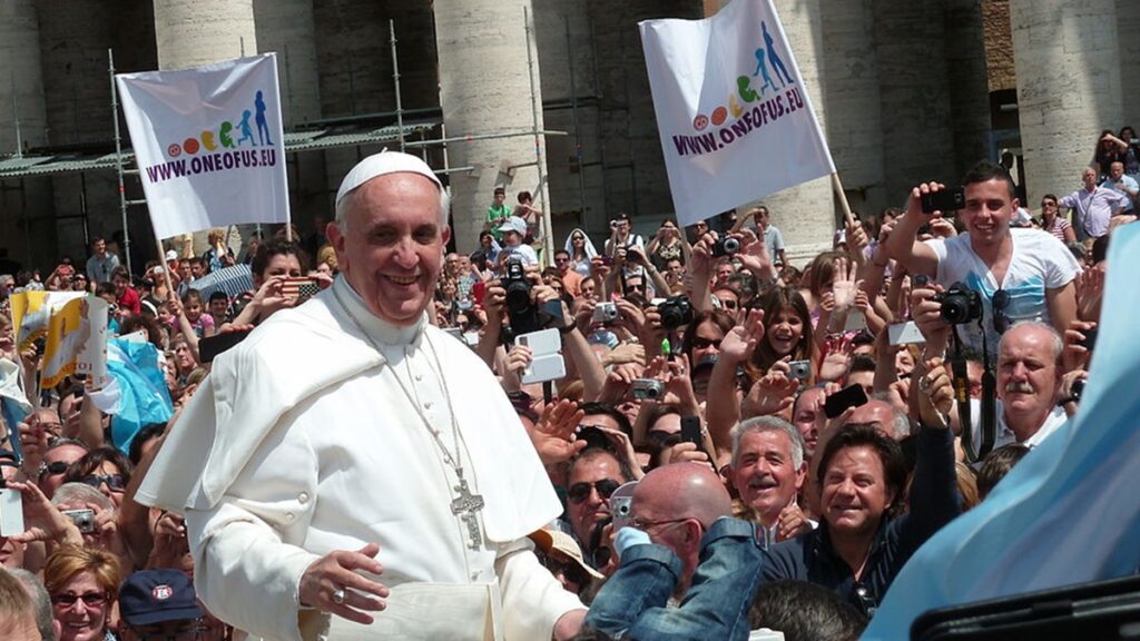 Dětská láska papeže Františka se stala důvodem, proč byl vysvěcen na kněze