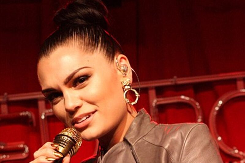 Fotografie Jessie J z vystoupení v Sydney v roce 2012