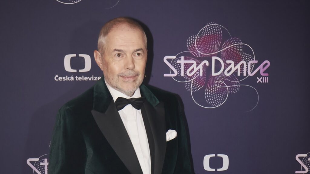 Marek Eben nechal pro svou krásnou manželku na vozíku postavit dokonalý bezbariérový domov