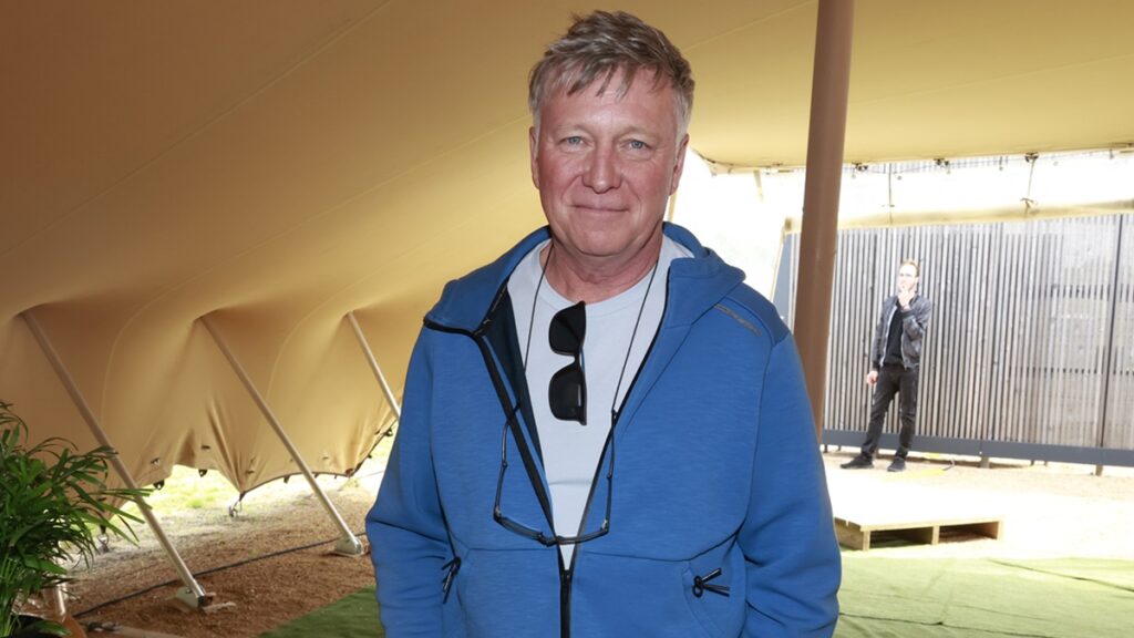 Herec Michal Dlouhý musí být pyšný na svoji nádhernou manželku. Vychovávají spolu i krásné dcery