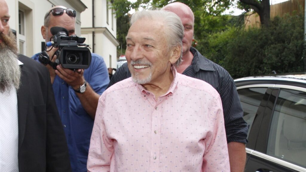 Karel Gott nejprve o narození své první dcery Dominiky vůbec nevěděl. Když to zjistil, zuřil