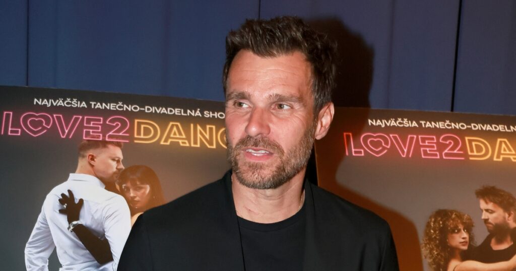 Leoš Mareš proměnil venkovskou ruinu na luxusní rodinný domov. Vlastní i obrovský byt v Praze