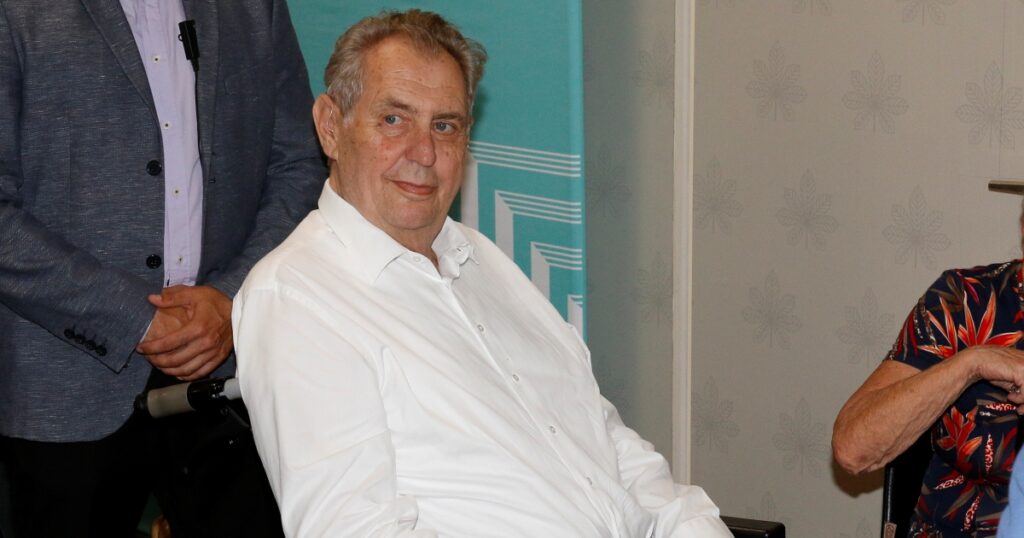 Miloš Zeman během rozhovoru požádal o ruku moderátorku, která mu odmítla odpovědět