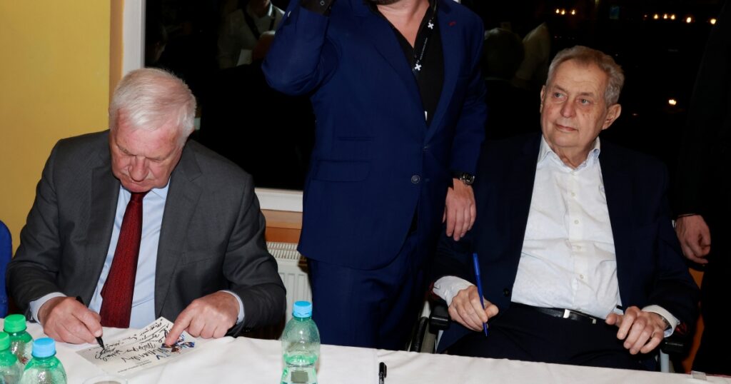 Jaké důchody pobírají čeští exprezidenti: Na rozdíl od renty nejde o tak vysoké částky