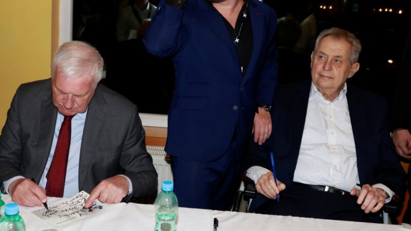 Fotografie Miloše Zemana a Václava Klause