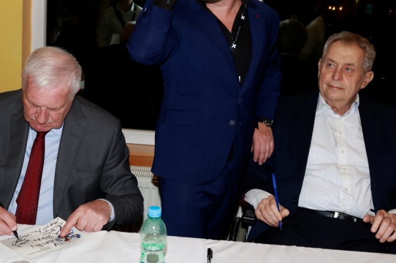 Fotografie Miloše Zemana a Václava Klause