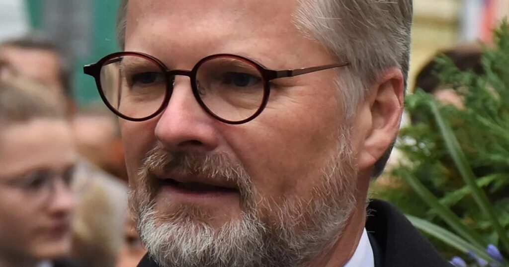 Petr Fiala měl se svou krásnou manželkou první rande na hřbitově. Od té doby jsou stále šťastní