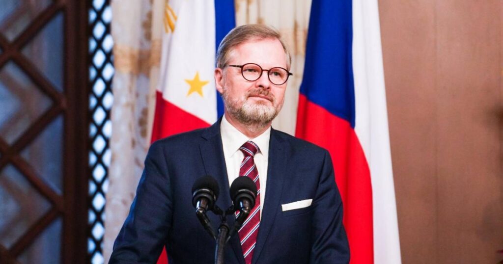 Petr Fiala pobouřil některé Čechy zdánlivě nevinnou fotografií. Oslavoval s ní „den selfie“