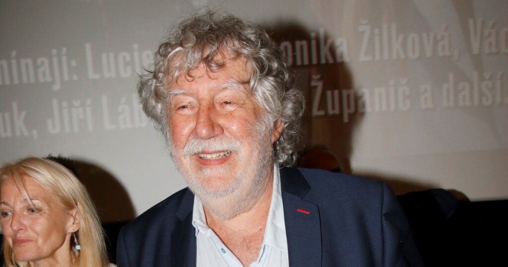 Naprosto luxusní dům Zdeňka Trošky na jihu Čech: Jeho bydlení v důchodu je prosluněné 22 okny