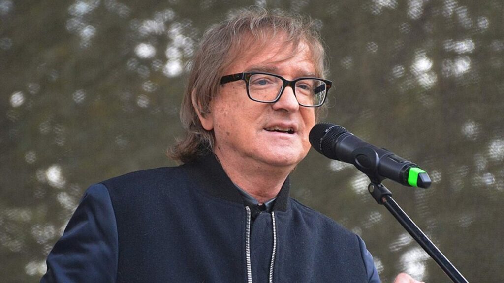 Miroslav Žbirka se do své krásné manželky zamiloval již v mládí. Maturitní ples se pro ně stal osudovým