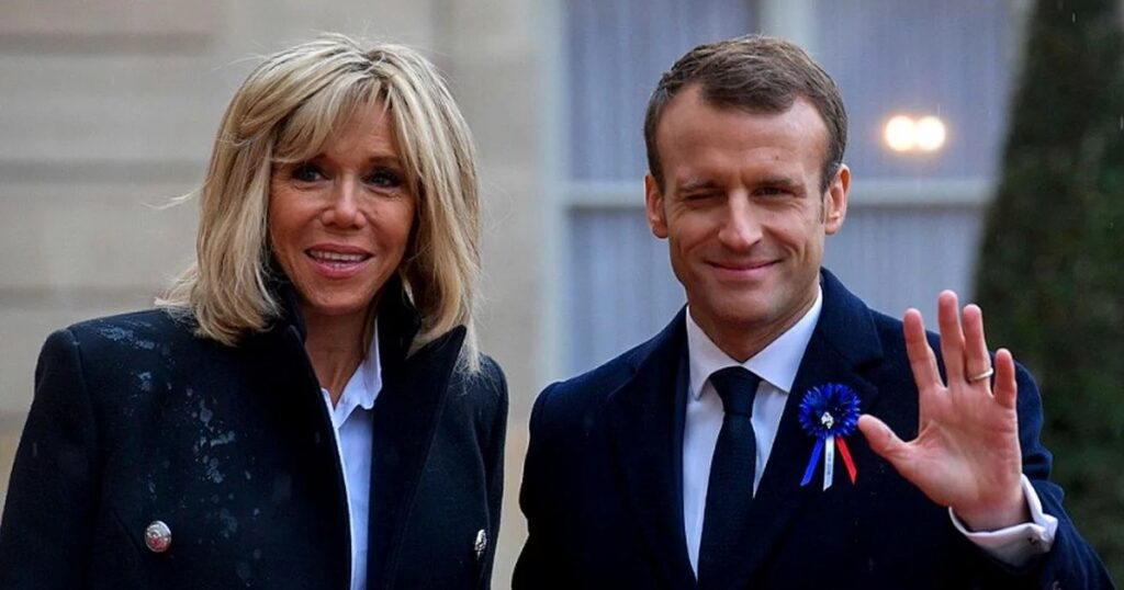 Francouzský prezident s manželkou opět zaskočili veřejnost. Odmítavé gesto Brigitte zkoumají experti