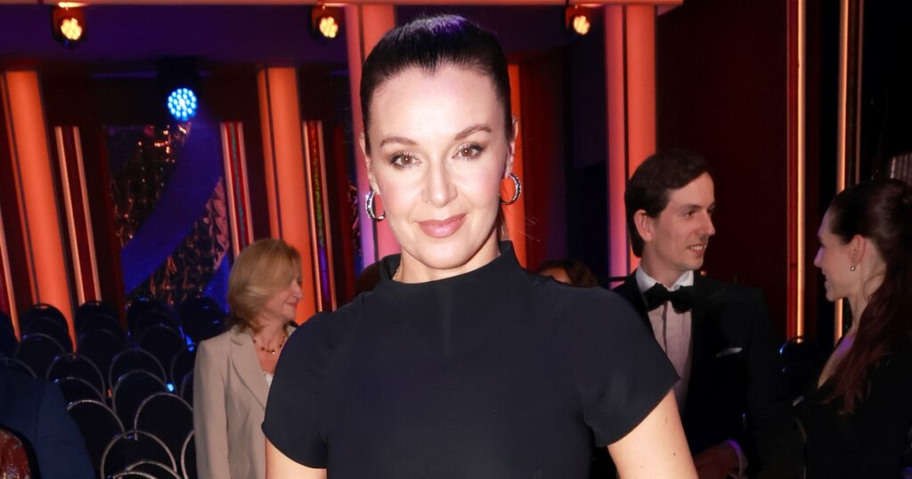 Iva Kubelková oslňuje odvážnými fotografiemi v plavkách: Ve 48 letech má výstavní postavu