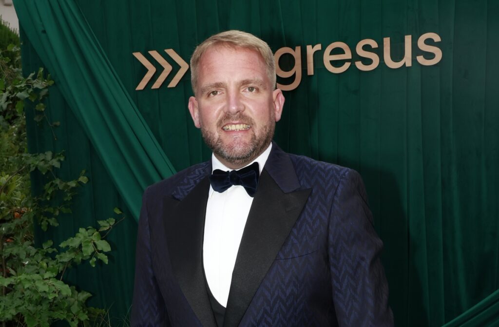 Jak bydlí Libor Bouček: Se svou rodinou vlastní krásný byt v Praze i moderní vilu u Orlíku