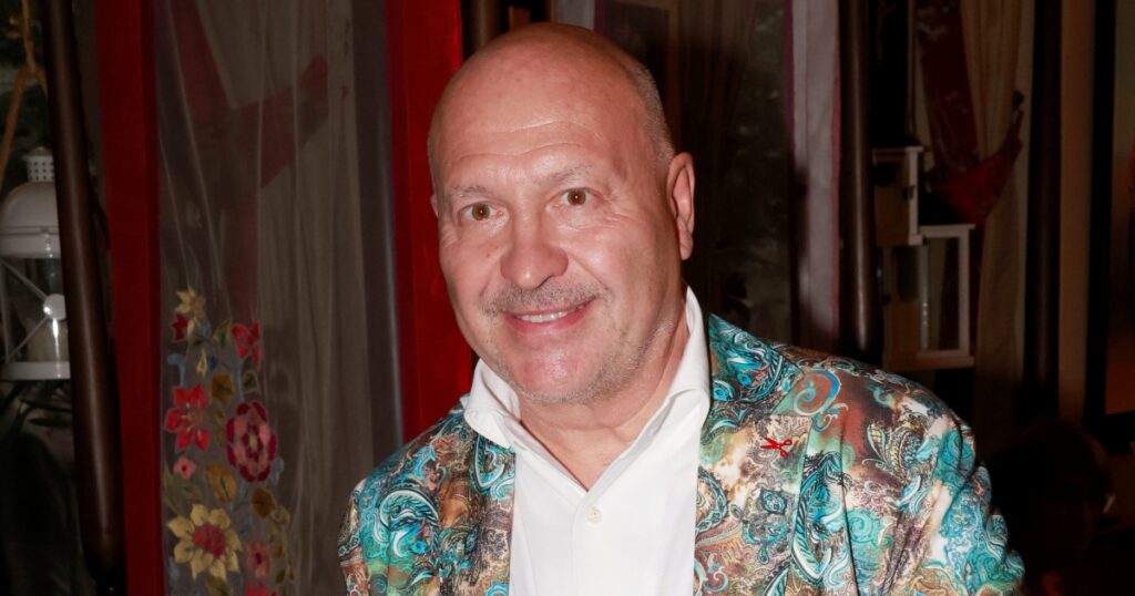 Michal David má nemanželského syna, ze kterého vyrostl pořádný fešák. Vše odhalil na maturitním plese