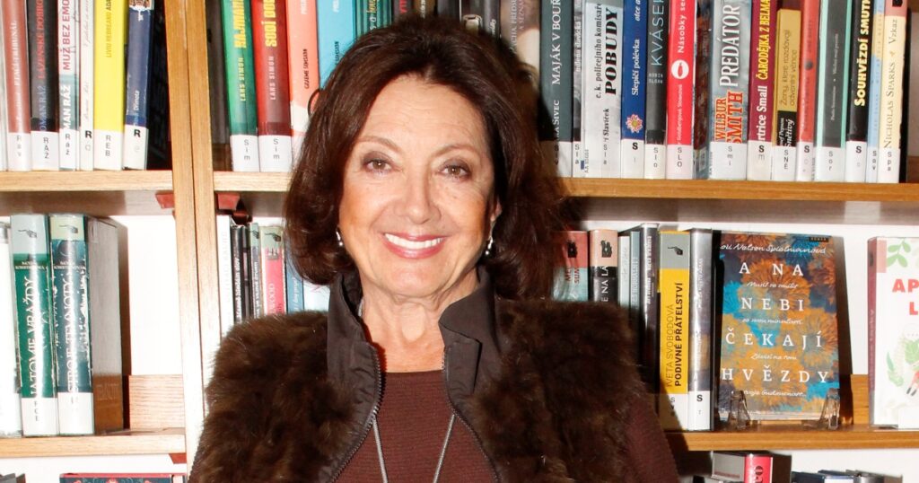 Jak bydlí Marie Rottrová: Polorozpadlou stavbu proměnila na vysněný domov s nádhernou zahradou