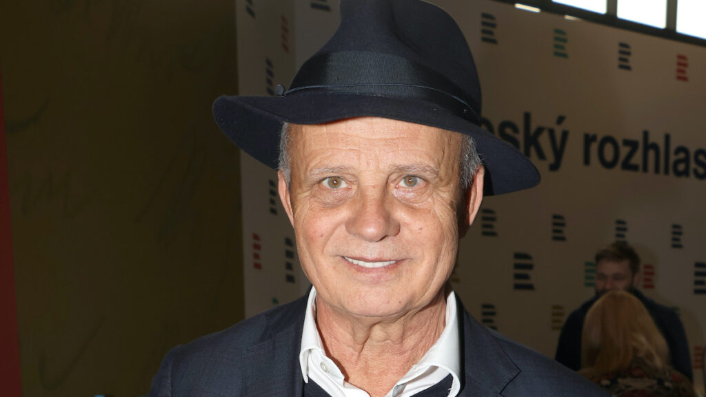 Luxusní chalupa Michala Horáčka: S manželkou si užívá přirozené světlo, nádherná kamna i zahradu