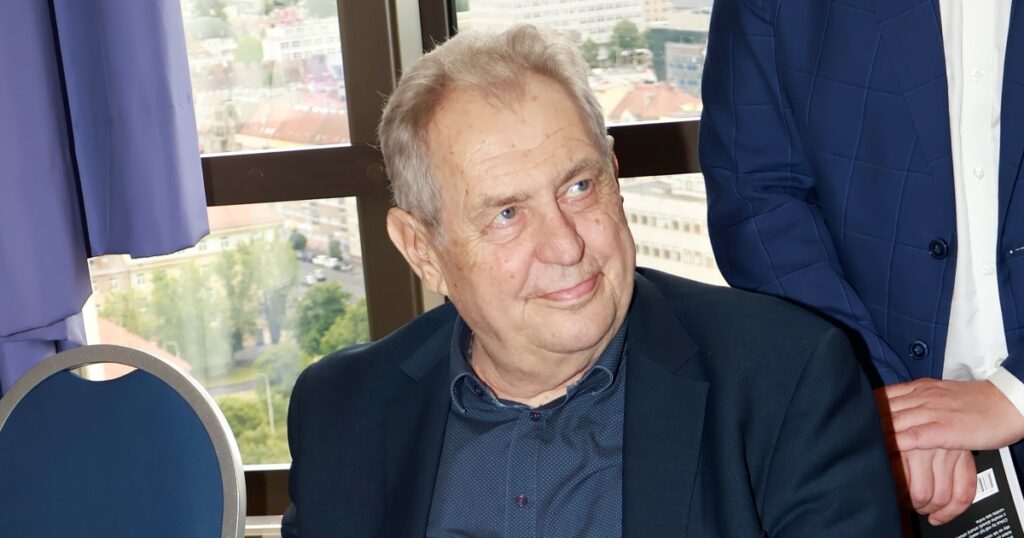 Zlaté důchody českých exprezidentů: 5x vyšší částka než běžná penze a benefity k tomu