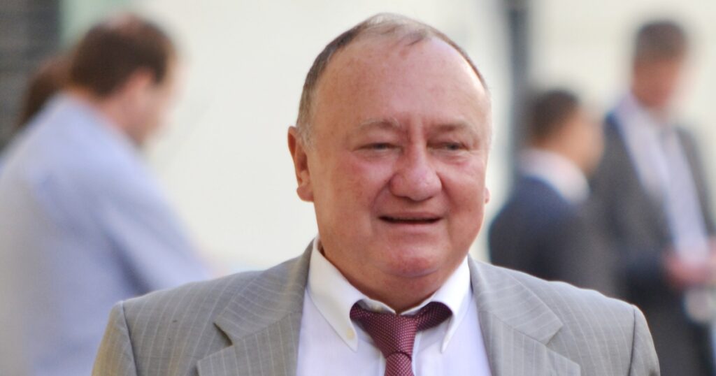 Jak dnes bydlí Vítězslav Jandák: Důchod si s manželkou užívá v luxusním srubu uprostřed přírody