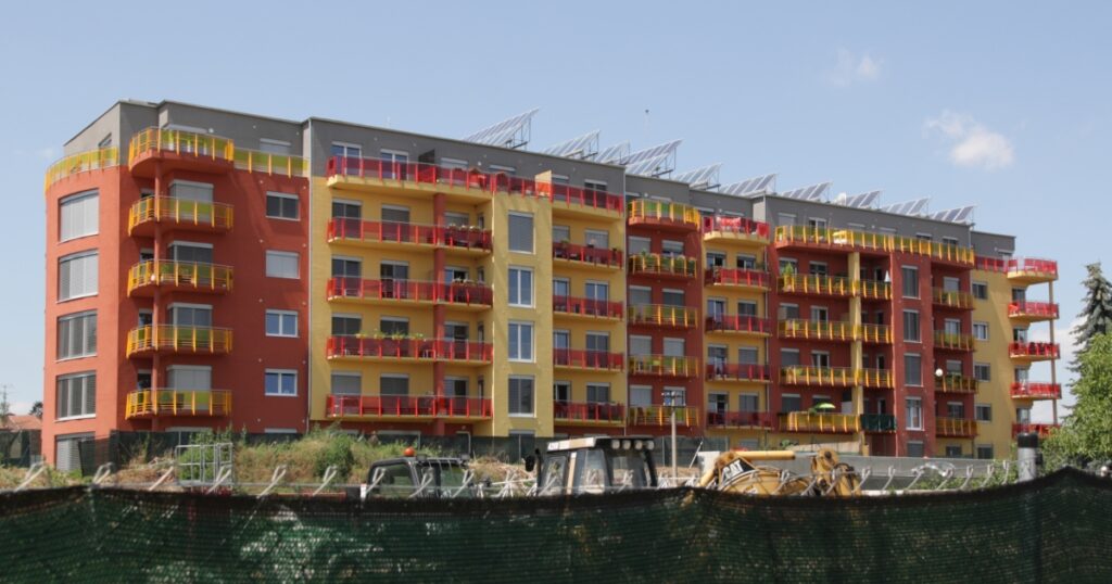 „Soused nám kradl připojení k internetu,“ říká paní Dana. Novým názvem Wi-Fi se mu pomstila