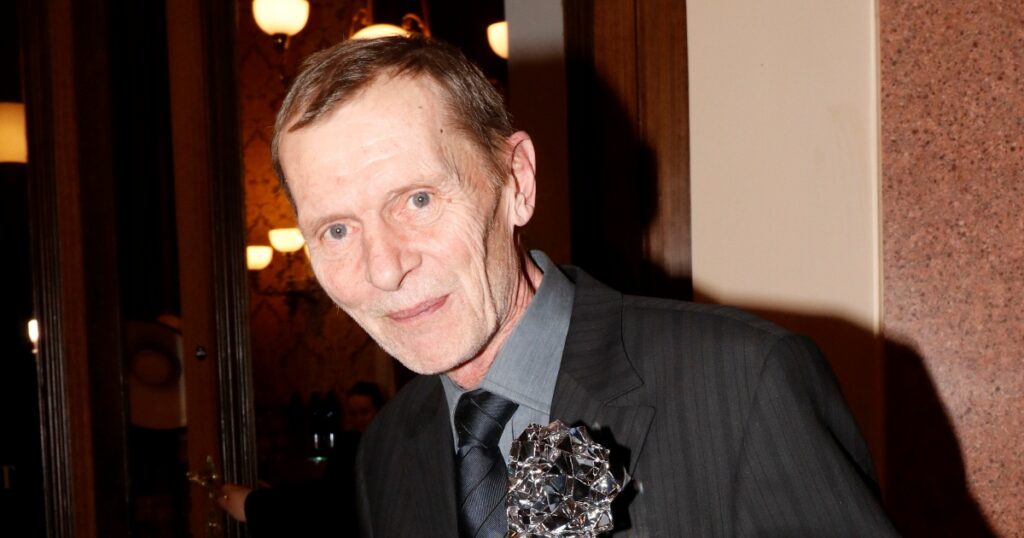 Jiří Schmitzer je hrdým otcem 3 dětí. Jeho syna herectví odradilo, proto se dal na studium teologie