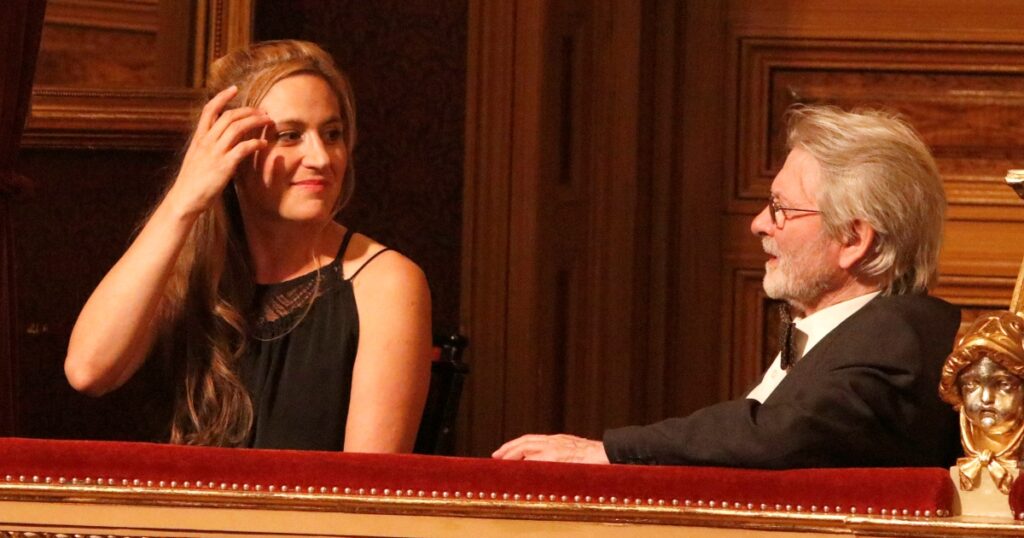 Dcera Ladislava Mrkvičky kráčí v jeho šlépějích. Hraje v divadle a zářila i v televizních seriálech