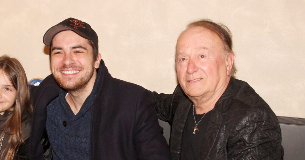 Vnuk Petra Jandy kráčí v jeho šlépějích: Informatiku vyměnil za hudbu, vystudoval ji v Americe