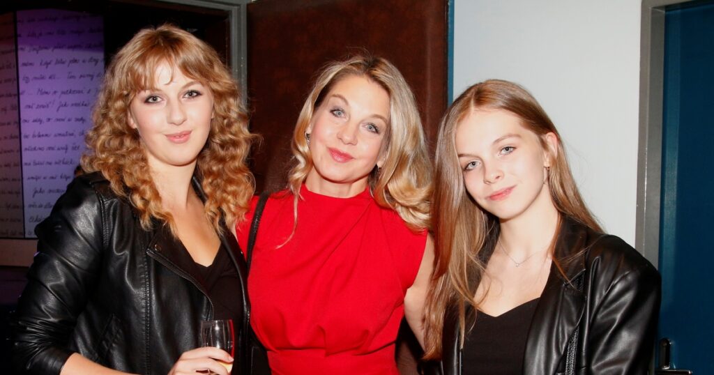 Kdo jsou otci dcer Sabiny Laurinové: Starší Valentýnu porodila hudebníkovi, mladší má se zubařem