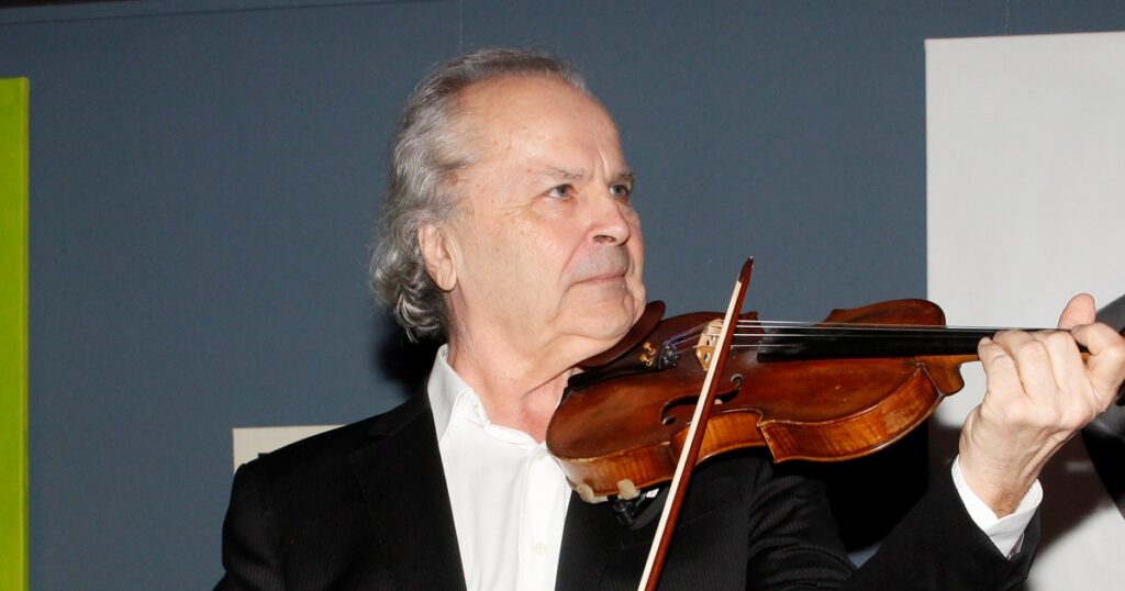 Houslista Václav Hudeček žije s bývalou hereckou hvězdou Evou Hudečkovou. Brali se již po půl roce vztahu