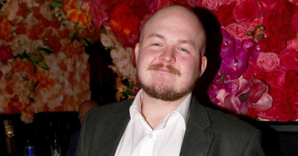 Iveta Bartošová by byla na syna Artura moc pyšná. Stal se z něj úspěšný obchodník a údajně je zadaný