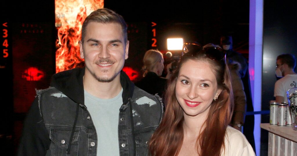 David Gránský vede pohádkový život v moderním domě, který postavili s manželkou. Vychovávají v něm syna