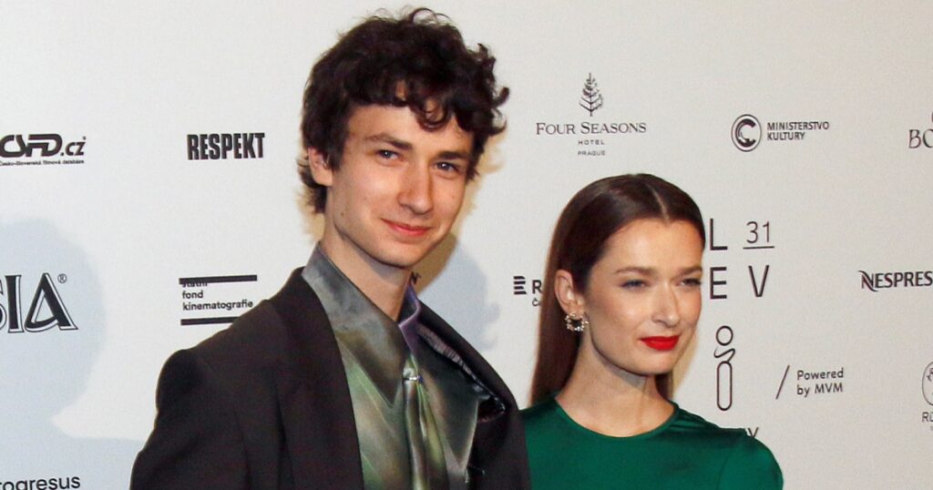 Bratr Mariky Šoposké je také známý herec. Nyní září na Primě a má za sebou i nominaci na Českého lva