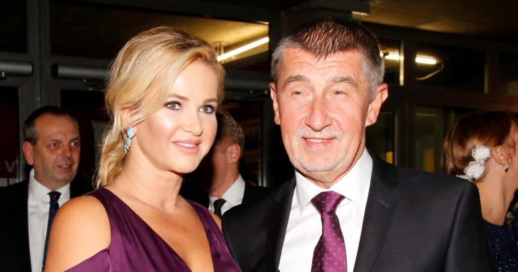 Luxusní dovolená Andreje Babiše: Dcera obula pantofle za 25 000 Kč, Moničin šperk stál 6x tolik