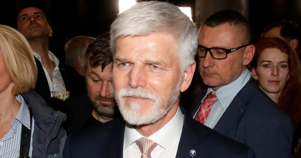 Petr Pavel vzal ochranku na plavbu po Vltavě. Češi se neubránili srovnávání s Milošem Zemanem