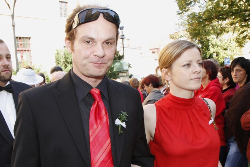 Fotografie Adriana Jastrabana s manželkou