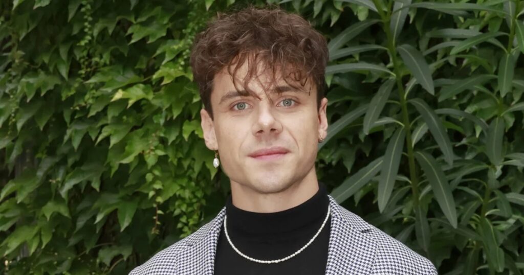 Syn Radka Holuba a Báry Hrzánové vnímá herectví jako své poslání: Uspěl v Paříži a nyní dobývá Prahu