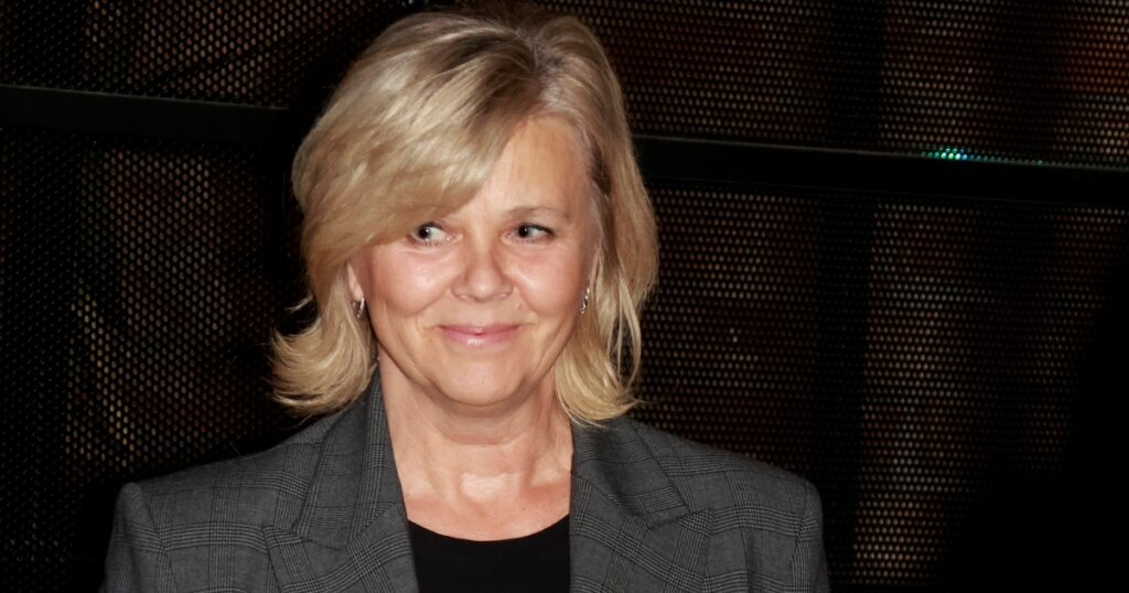 Eva Pavlová přivítala zahraniční návštěvu v pánském obleku. Svým outfitem jednoznačně zabodovala