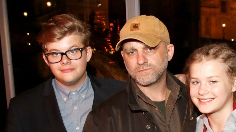 Fotografie Hynka Čermáka s dětmi