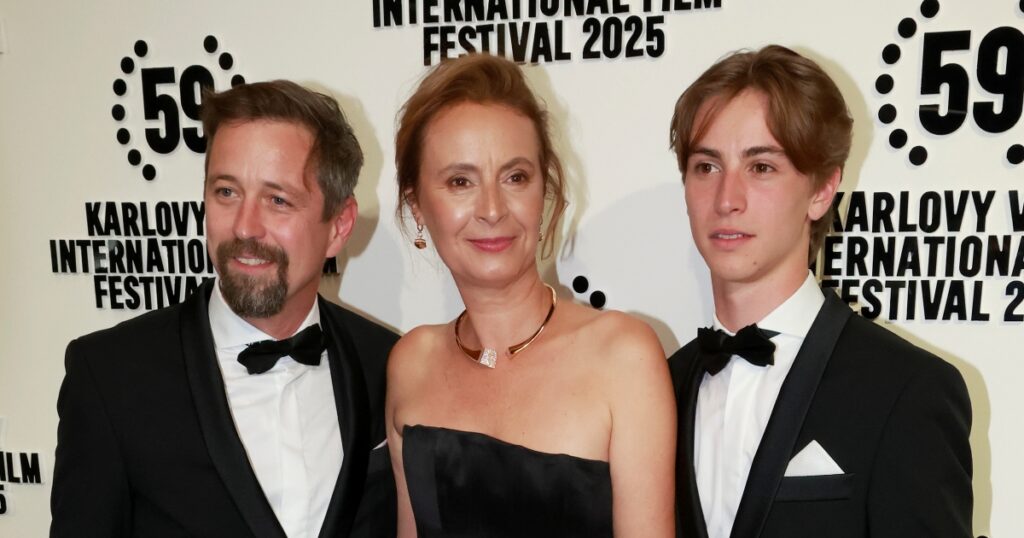 Syn Lenky Vlasákové a Jana Dolanského: Max si buduje hvězdnou kariéru a má za sebou rozchod s herečkou