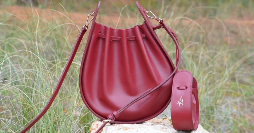 „V kabelce z bazaru jsem našla zvláštní vzkaz,“ říká paní Markéta. Podle cizí ženy šlo o dílo pronásledovatele