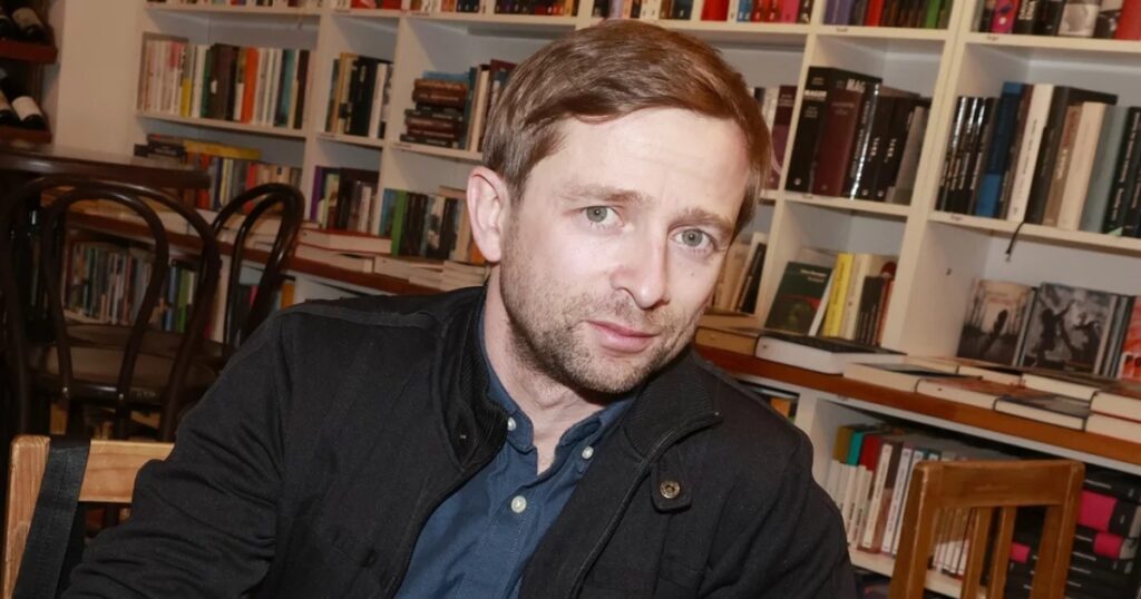 Bratr Lukáše Příkazkého ze seriálu Polabí je také slavný. Marek uspěl jako herec i hudebník